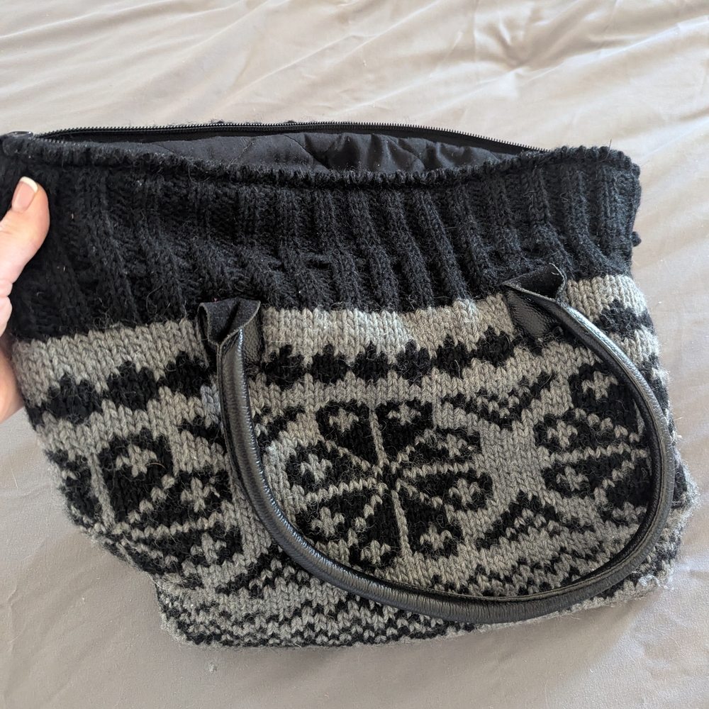 Elegant Knit Tote Bag in Black and Gray